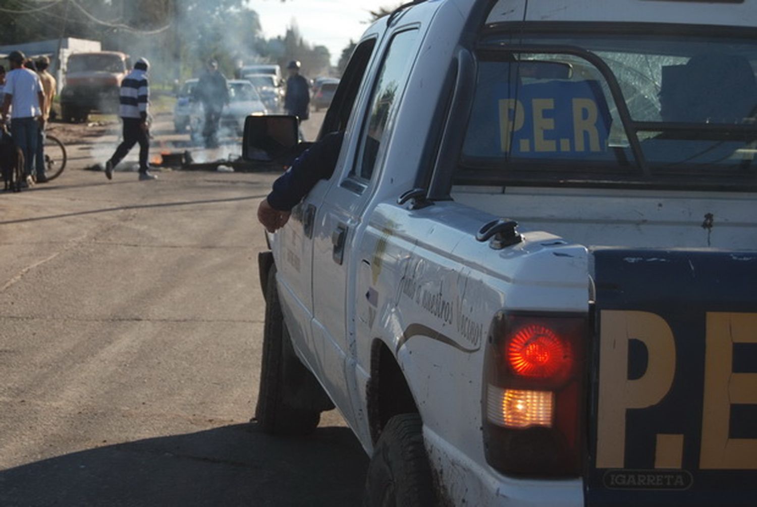Un hombre fue baleado por dos jóvenes que son buscados por la Policía