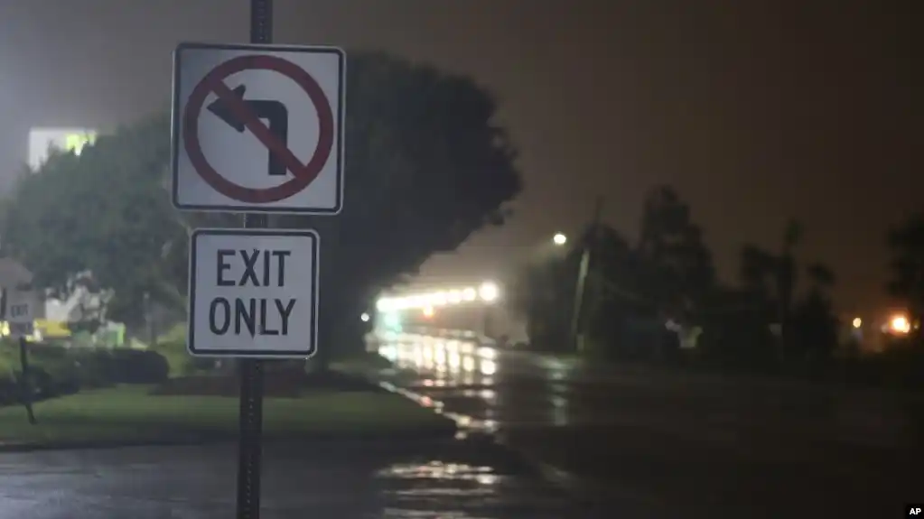 Dorian, de vuelta a huracán categoría 3, avanza por la costa de EE.UU.
