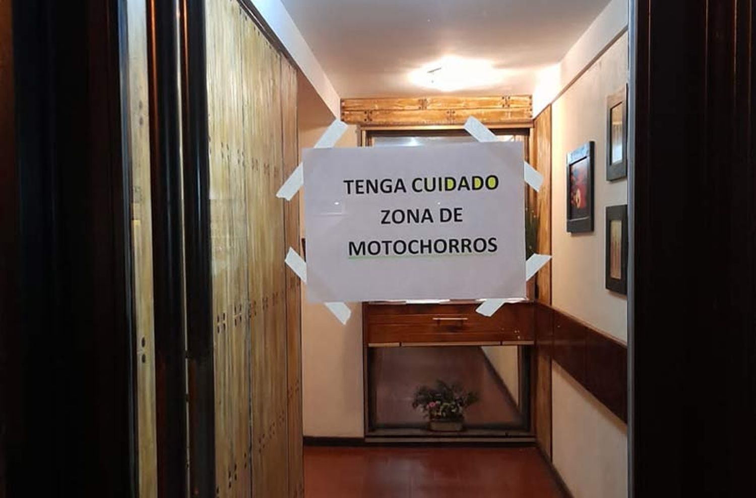 Vecinos del macrocentro de Rosario, hartos de la inseguridad: «cuidado, zona de motochorros»