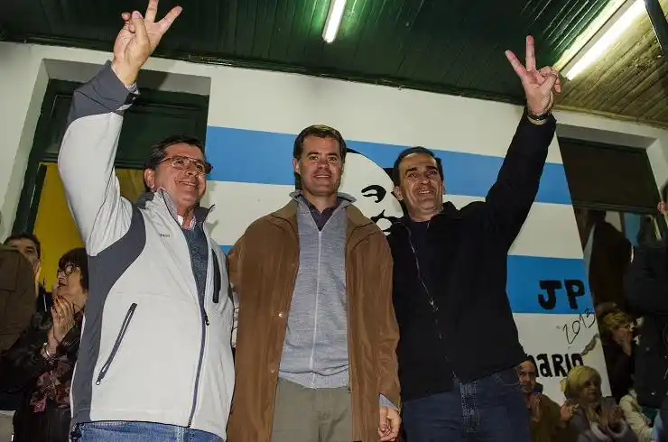 Irigoyen bajó su precandidatura y le dio su apoyo a Piaggio