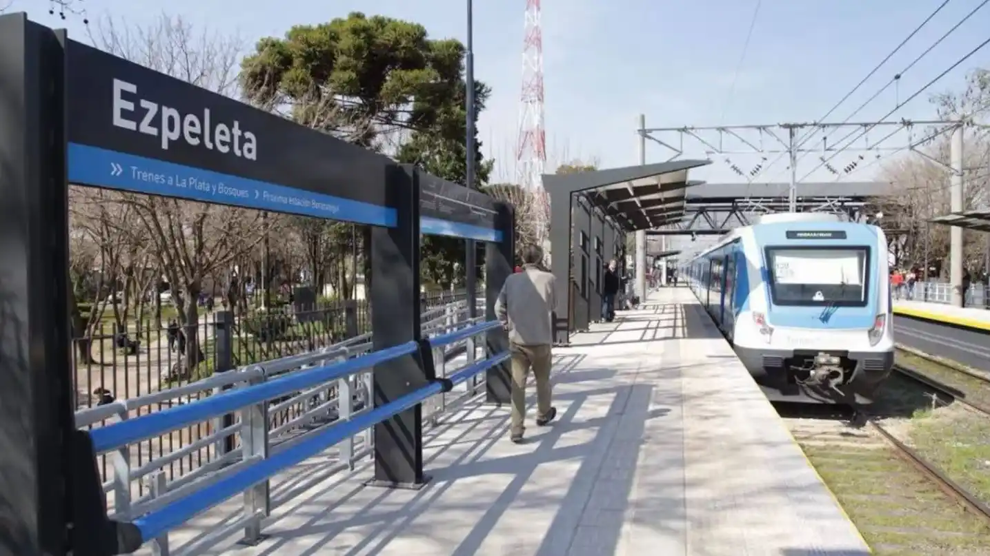 Una adolescente dio a luz sola guiada por IA y simularon el hallazgo de la beba abandonada