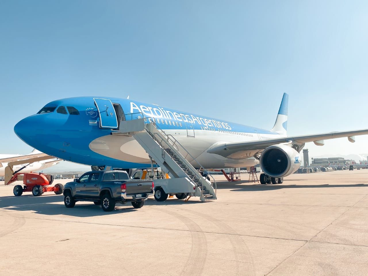 Aerolíneas Argentinas realizó un vuelo especial a Bilbao