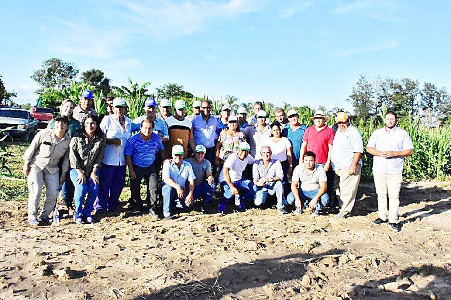 Entregaron insumos y herramientas para
paipperos de Siete Palmas y Laguna Naineck