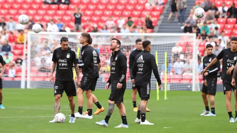 Más de 15 mil hinchas en la práctica de la selección