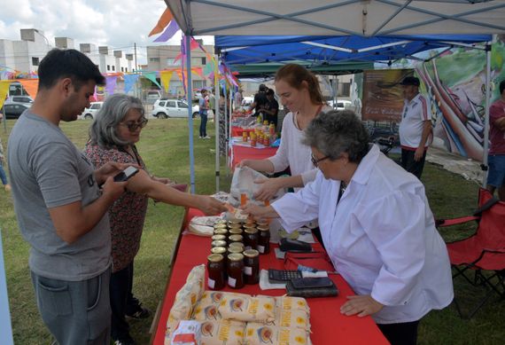 Así comenzó el Mercado Alimenticio en el barrio Palermo: productos de Tandil y precios accesibles