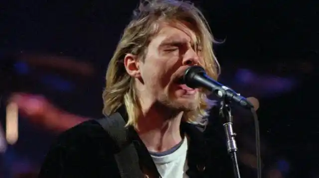 La guitarra que tocó Kurt Cobain en el "MTV Unplugged" sale a subasta
