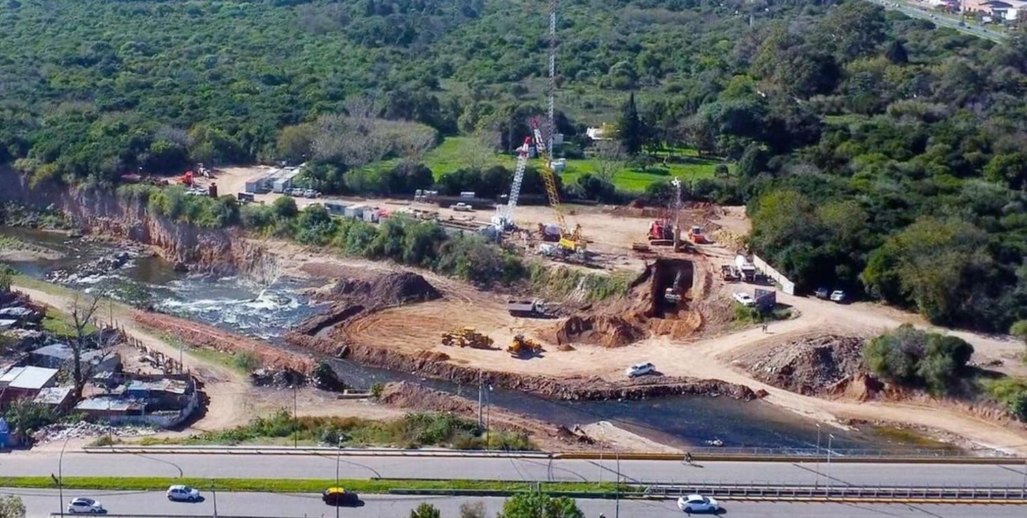 "La inversión supera los 26.000 millones de pesos y lo hacemos con recursos de los santafesinos, porque los fondos nacionales no llegaron”, aclaró el ministro.