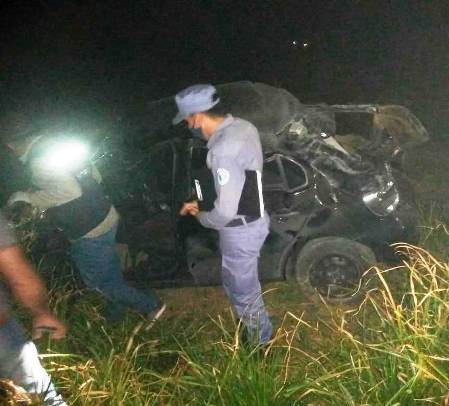 Un auto se despistó, volcó y el acompañante del conductor murió