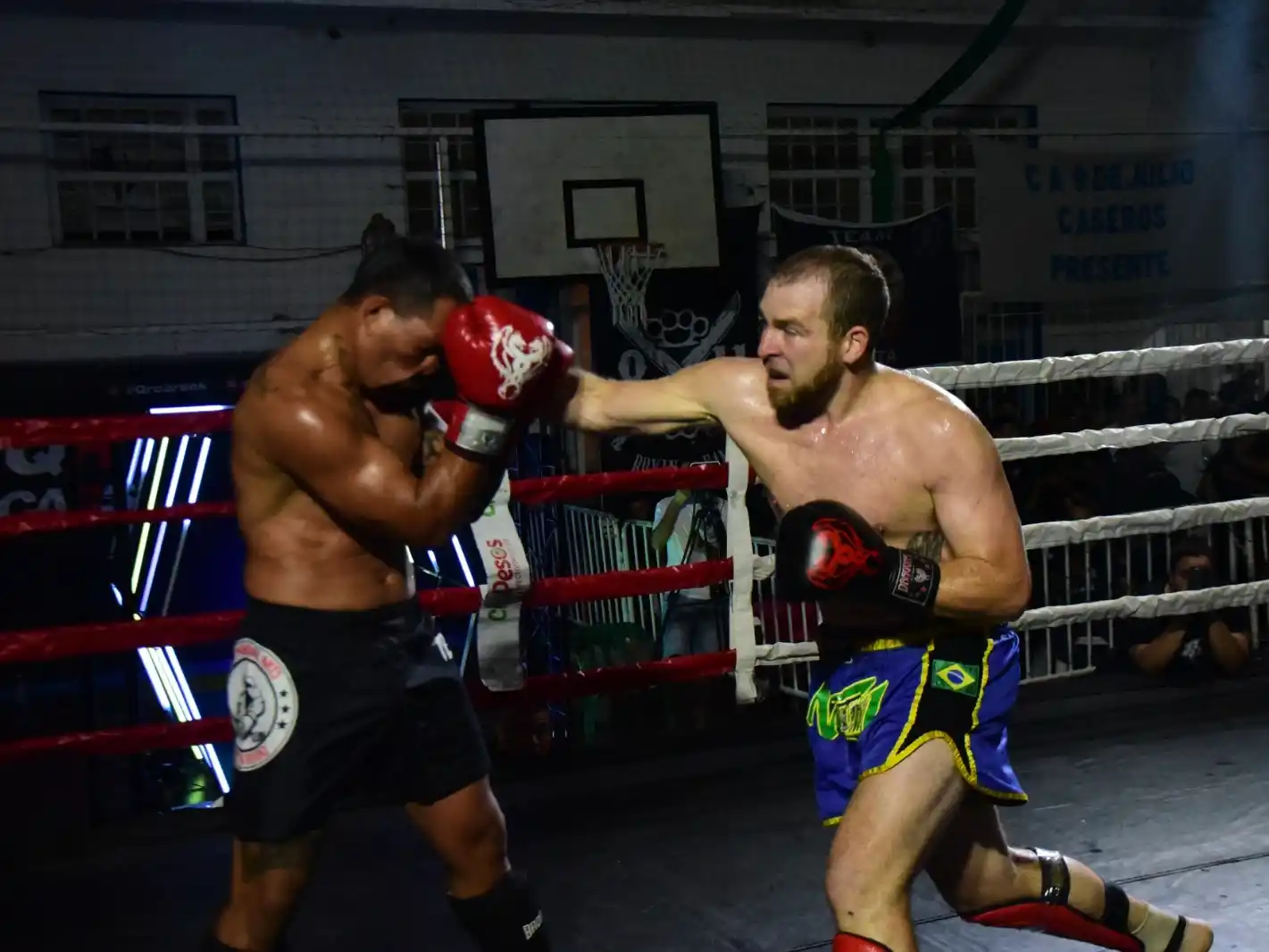 El luchador local Brian Santellán combatió por partida doble el fin de semana