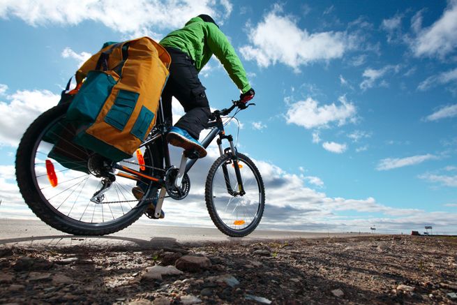 Viajarán a Alaska en bicicleta difundiendo la medicina natural