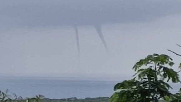 ¡AL MEJOR ESTILO DE JUMANJI! Lluvias y trombas marinas reaparecen este #9Nov en La Guaira y Caracas
