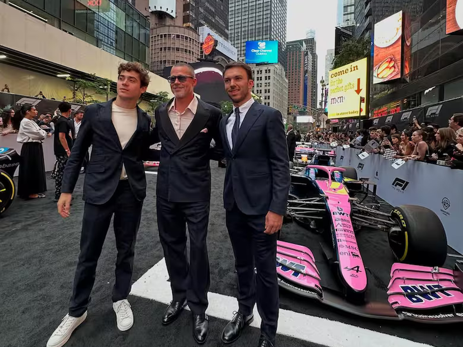 El saludo entre Colapinto y Brad Pitt que enloqueció a las redes