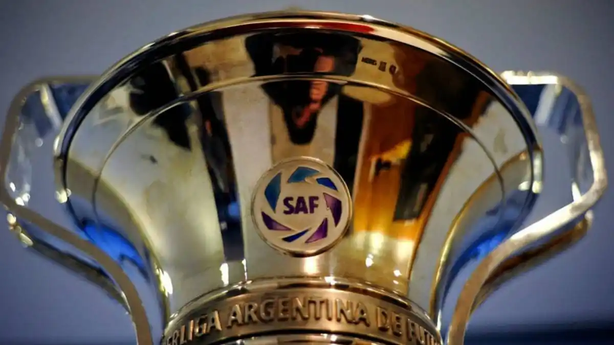 Superliga: sólo dos descensos y una promoción