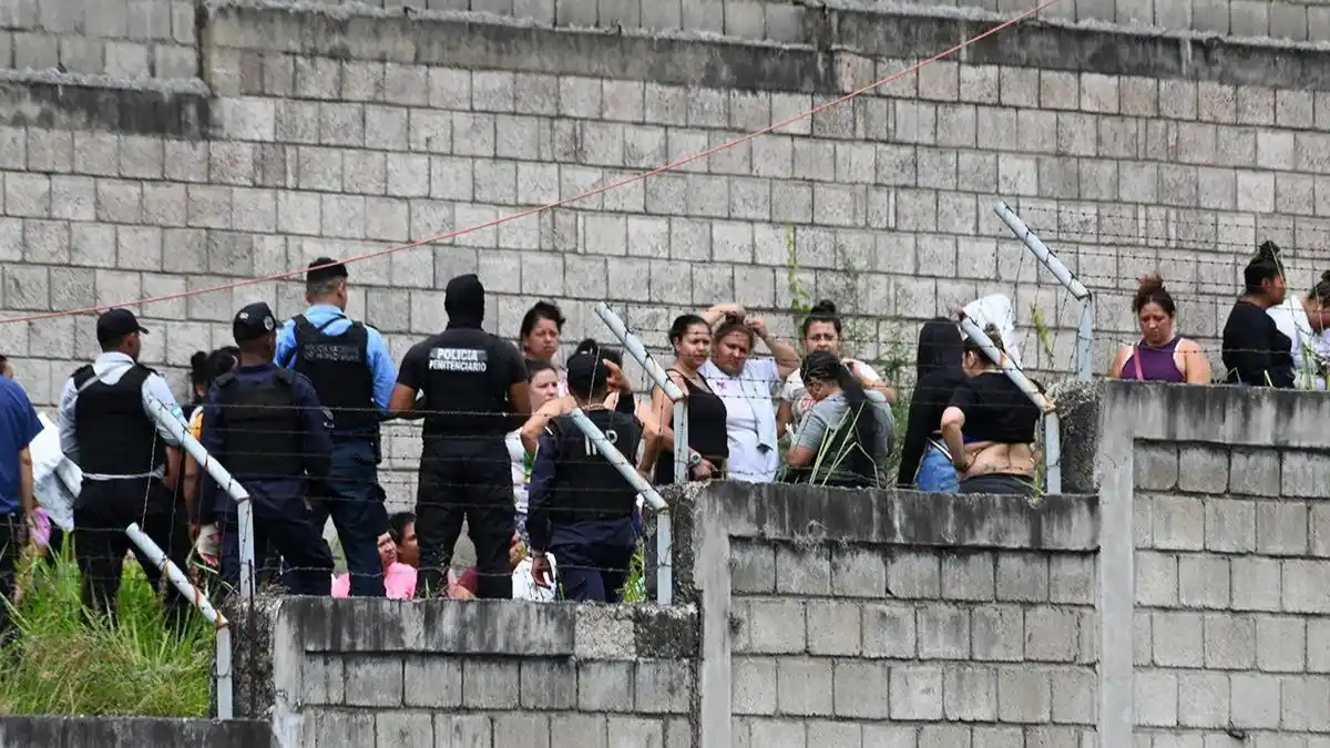 RIÑA FATAL en cárcel de mujeres de Honduras deja al menos 41 muertas (+Video)