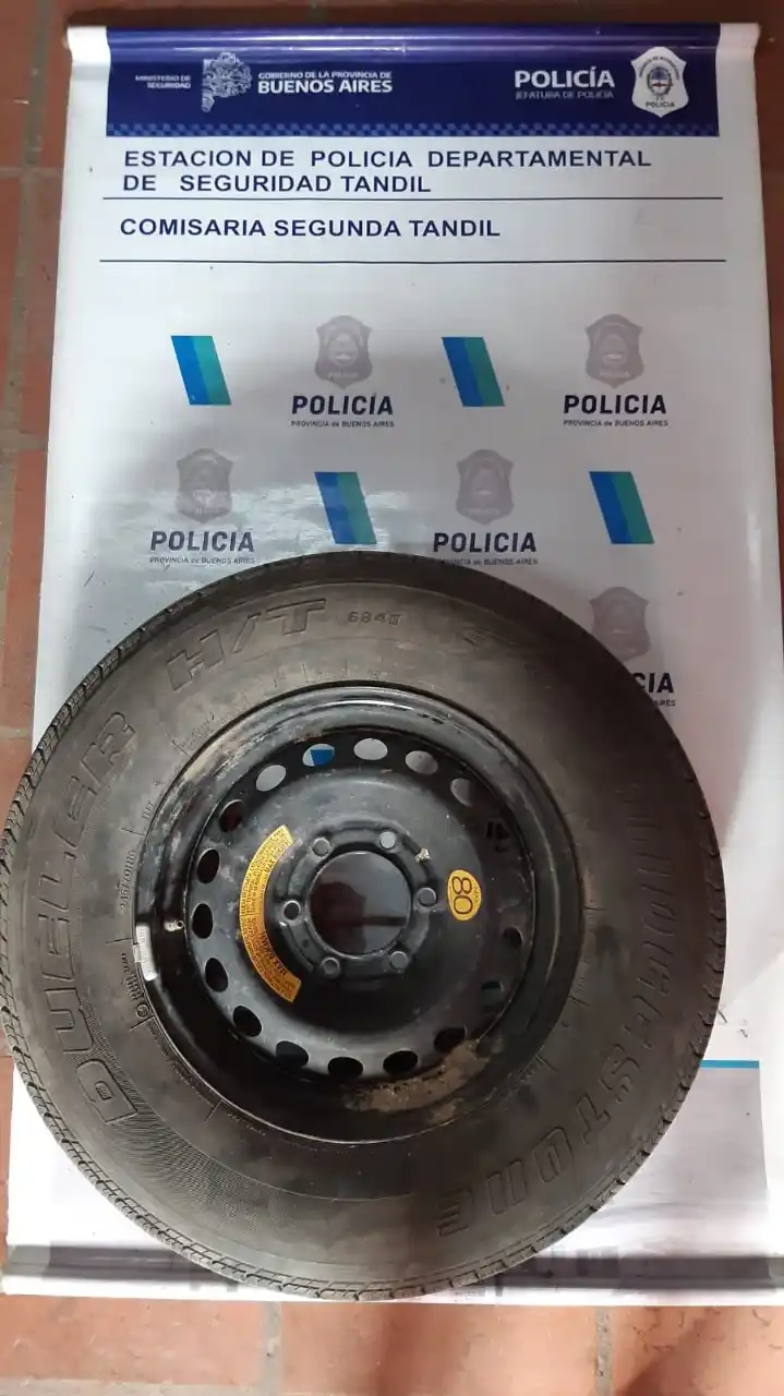 Gracias a las cámaras lograron recuperar una cubierta robada y buscan otra