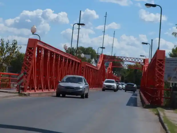 Una mujer denunció que su pareja la quiso matar