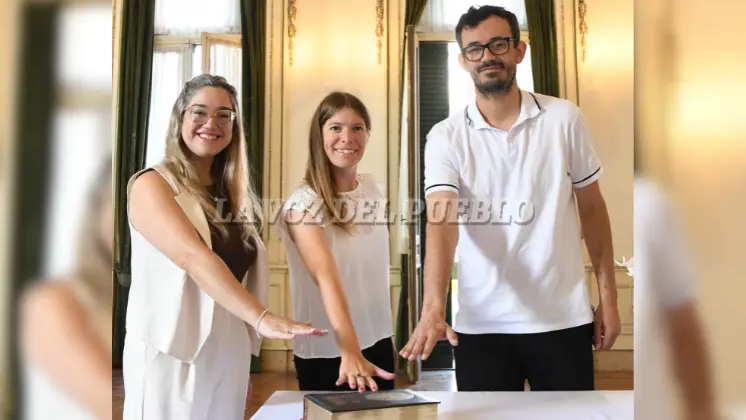 Juraron como consejeros escolares Gisela Príncipe, Vanesa Fernández y José Luis Montes