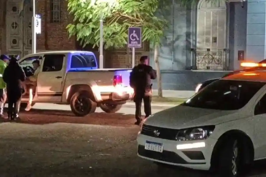 Joven alcoholizado se hizo el "Toretto" en el centro de una ciudad de la región y pasó la vergüenza de su vida