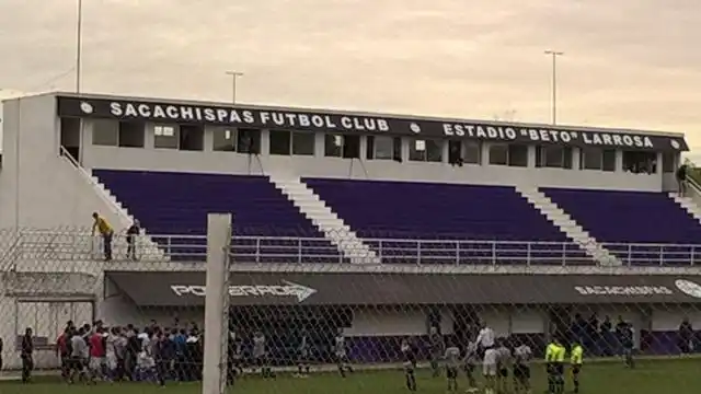 Sacachispas se salvó del descenso y hubo incidentes
