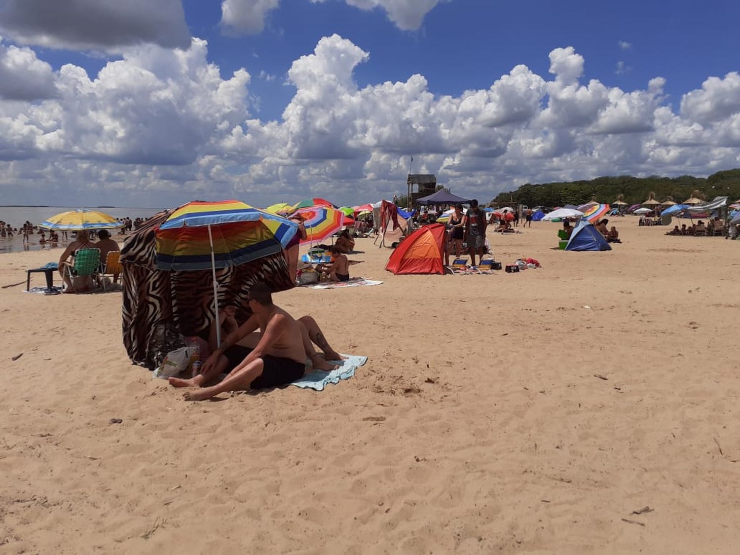 El domingo la temperatura llegó casi a 40° y, tras otro día de calor, pronostican lluvias para el martes