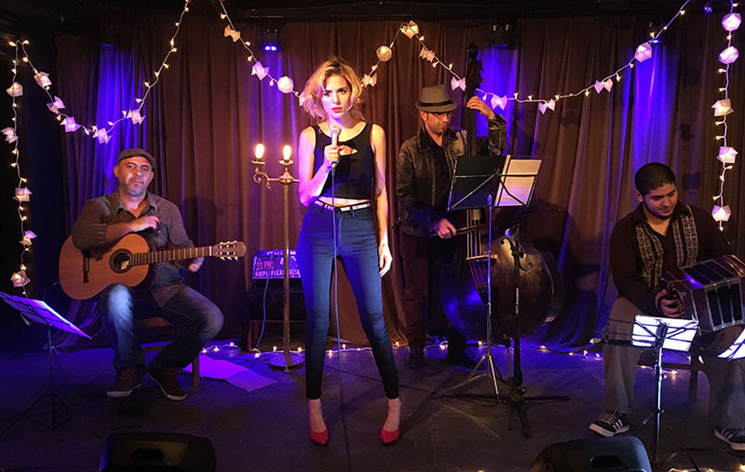 María Zamarbide y su banda realizan un divertido show