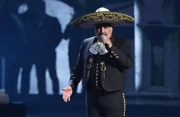 Vicente Fernández experimenta mejoría