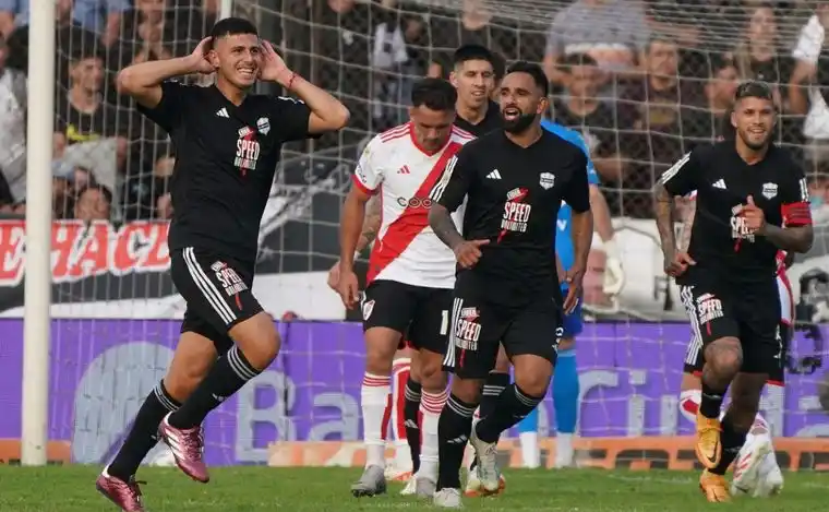 River perdió ante Riestra y no pudo alcanzar el primer puesto