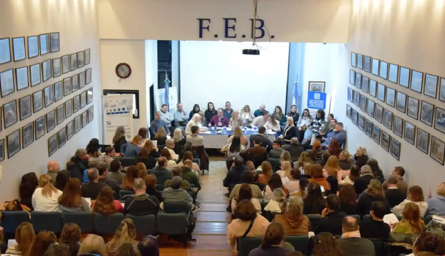 Paritaria docente: La FEB aprobó por "estrecho margen" en su congreso la propuesta de Provincia