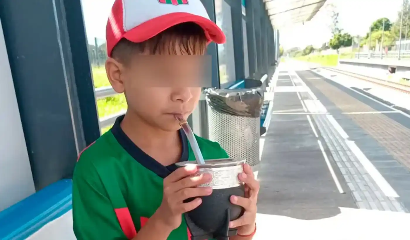 Tenía siete años, esperaba el colectivo con su papá y fue herido en la cabeza por una bala perdida: murió