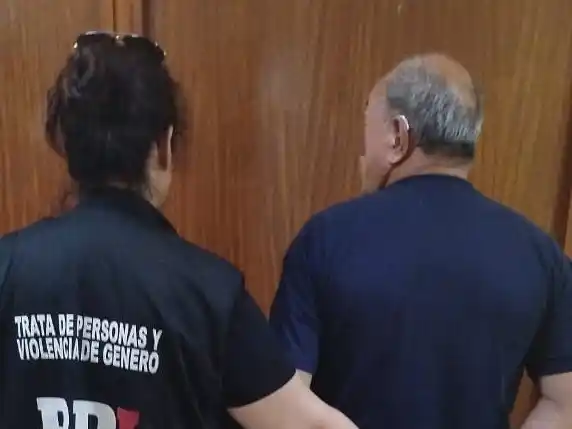 El indicado, identificado como Miguel A. K., fue detenido durante un allanamiento. Foto: PDI