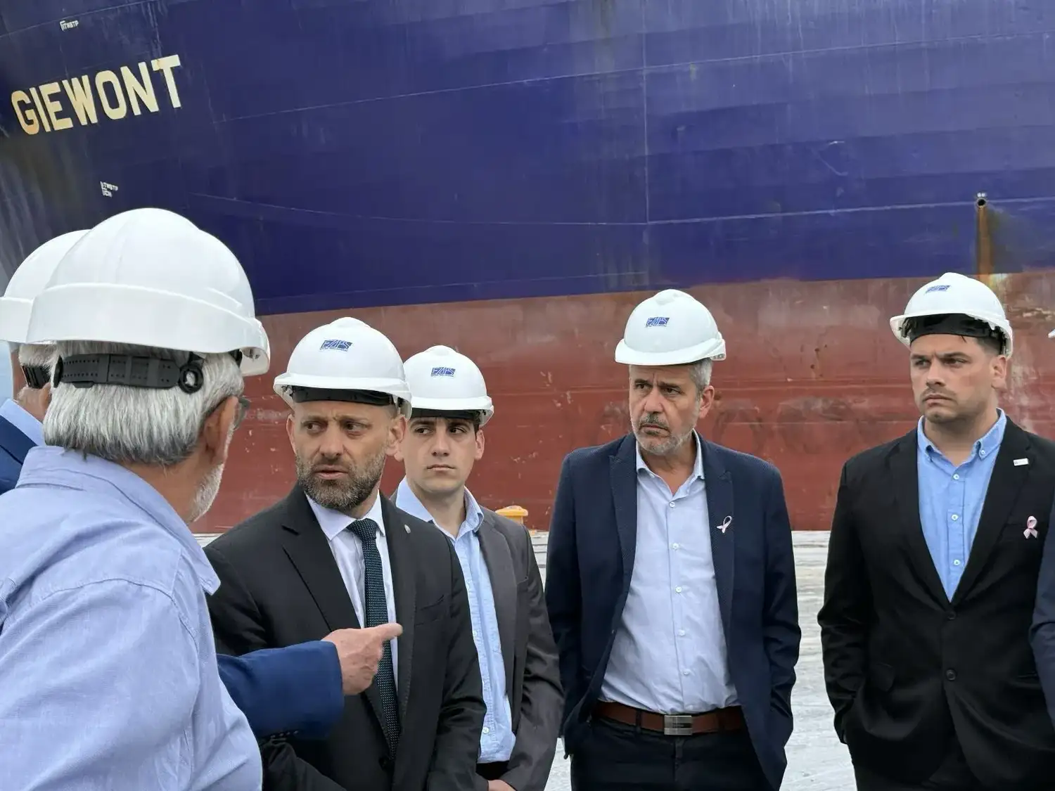Se concretó la exportación de 30 mil toneladas de acero producido en la provincia, desde el muelle de la Zona Franca - 3