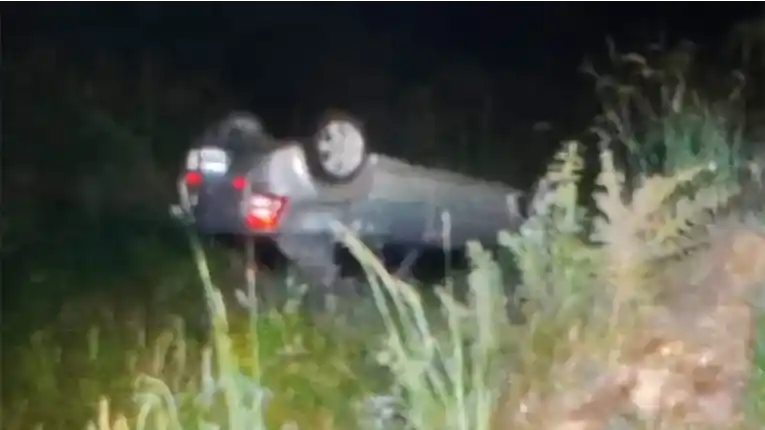 Denunció el robo de su auto y lo encontraron volcado en la ruta