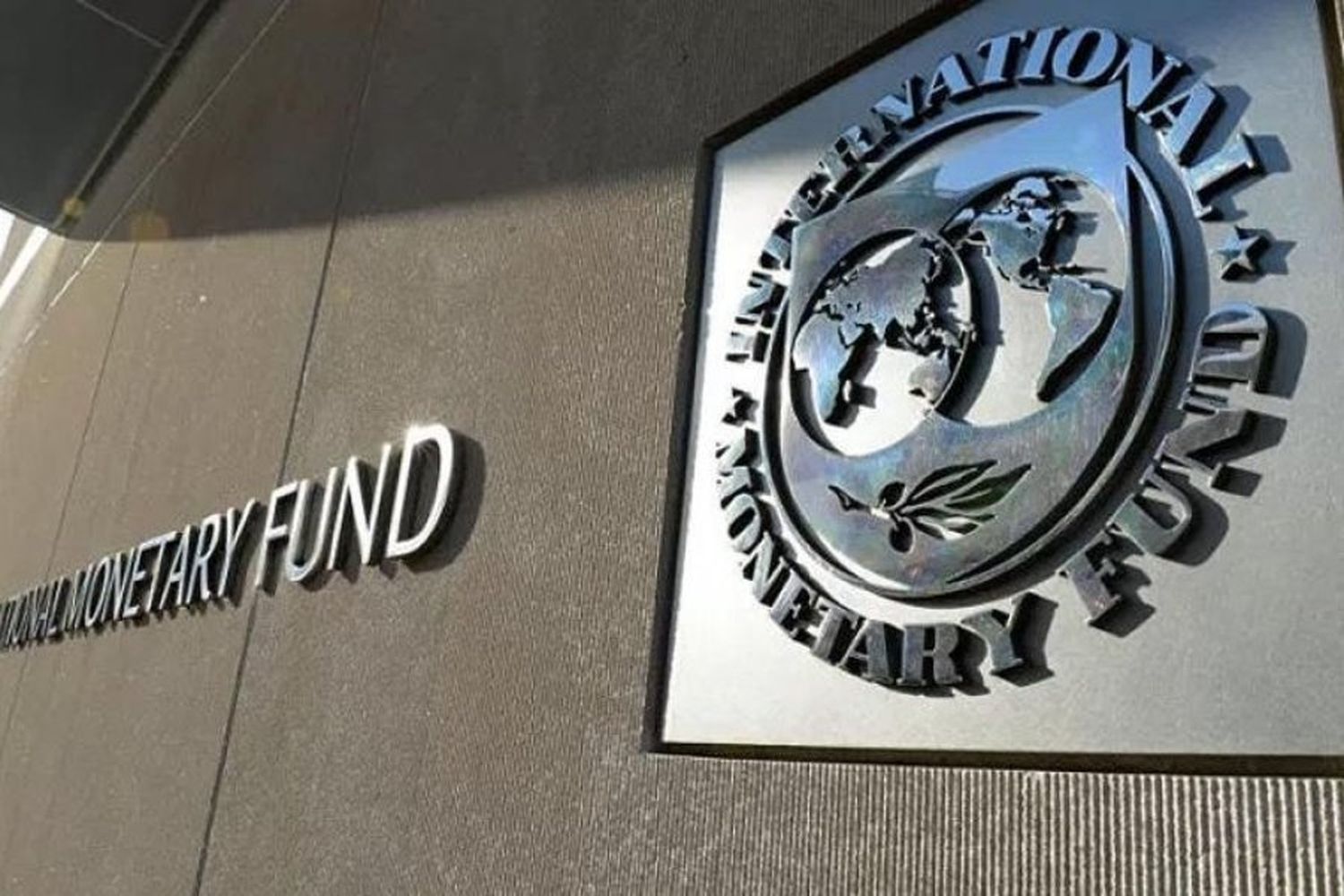 El FMI le subió el costo del dinero a la Argentina y se agranda la deuda
