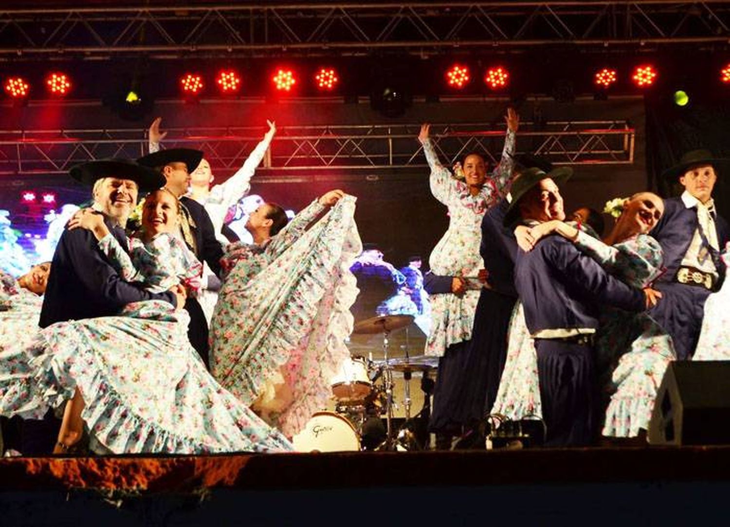 El ballet añoranzas en  la apertura del Taipero