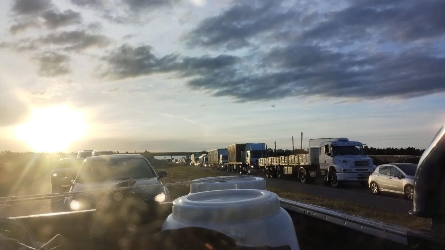 La ruta 9, alrededor de las 18.00 de este viernes, todavía con demoras.