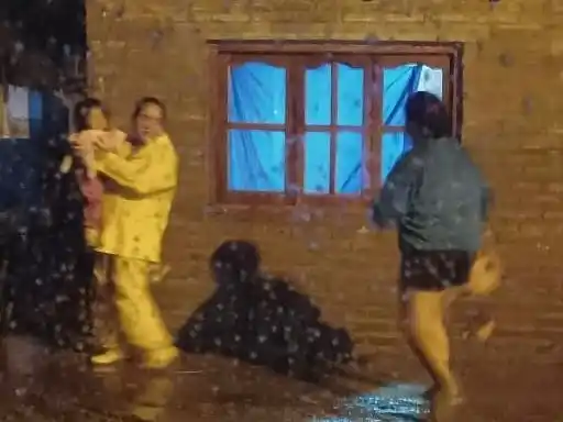 Familias tuvieron que ser asistidas durante el temporal.