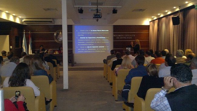 Legisladores y los productores debatieron sobre agroquímicos