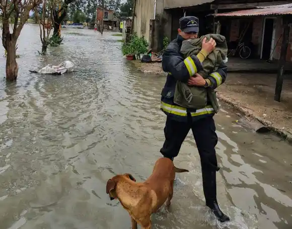 Vera: Provincia despliega un amplio operativo para atender las consecuencias del temporal