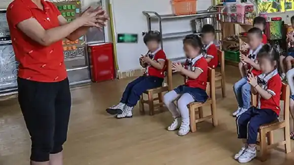 Condenan a muerte a maestra china por envenenar a sus alumnos