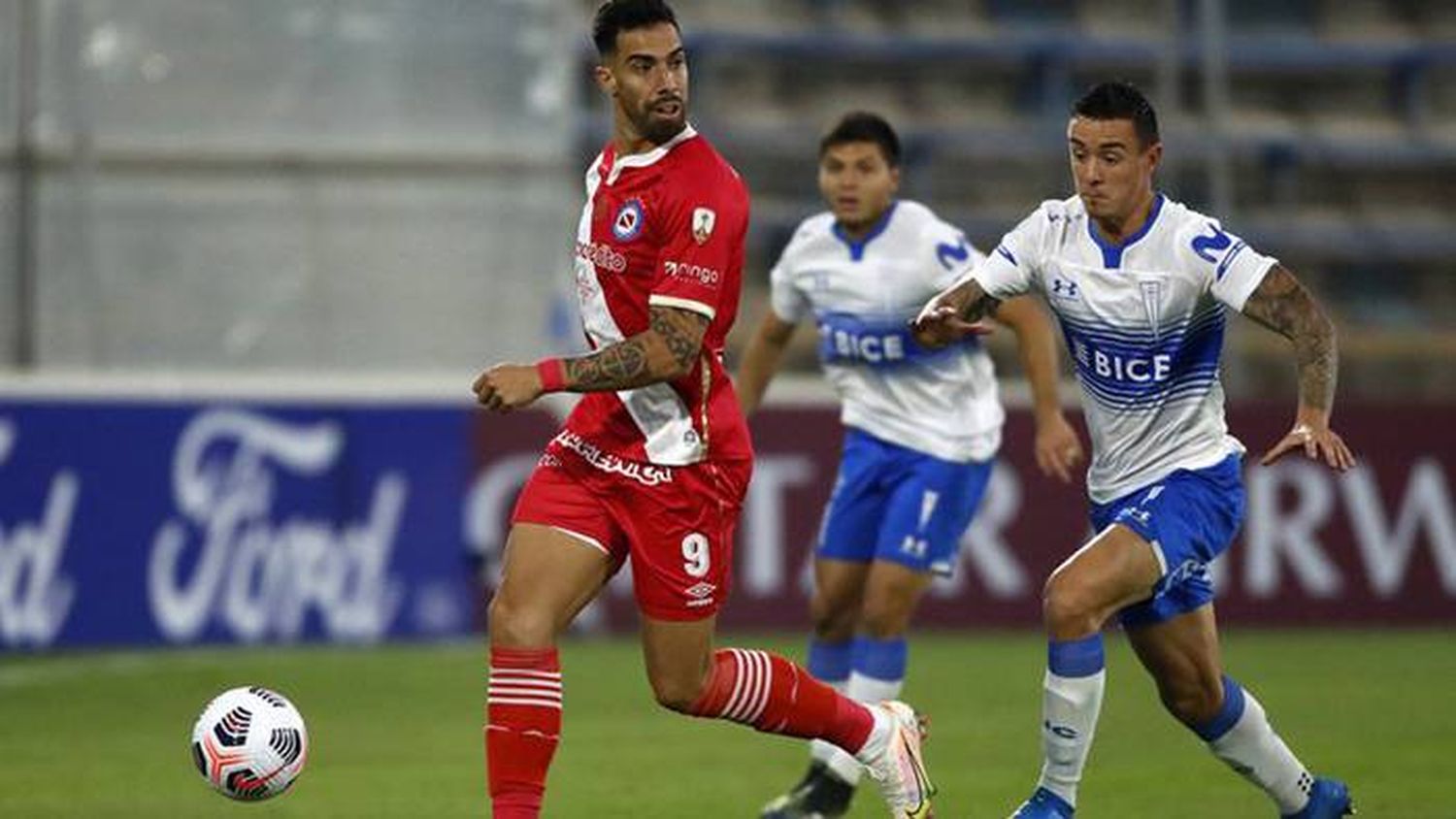 Argentinos Juniors ganó con autoridad en su visita a la Universidad Católica