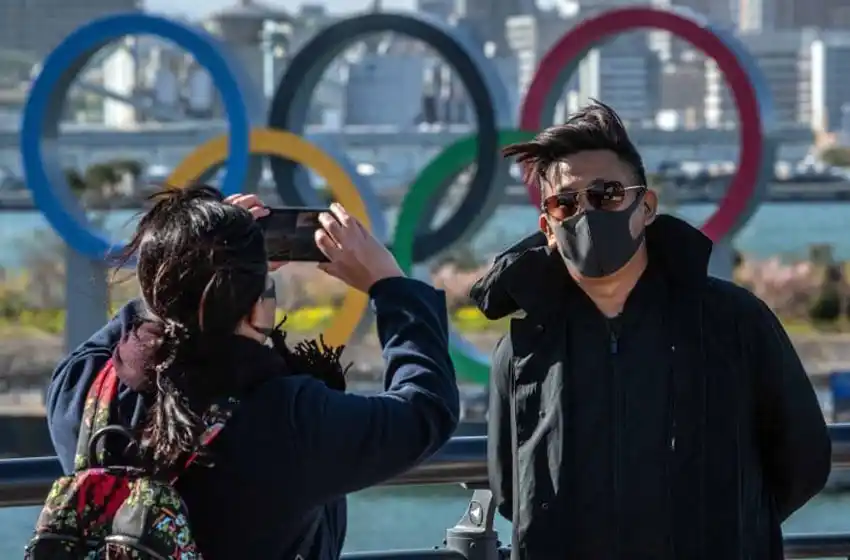 En plena pandemia de coronavirus, más de 50.000 personas visitan la llama olímpica en Japón