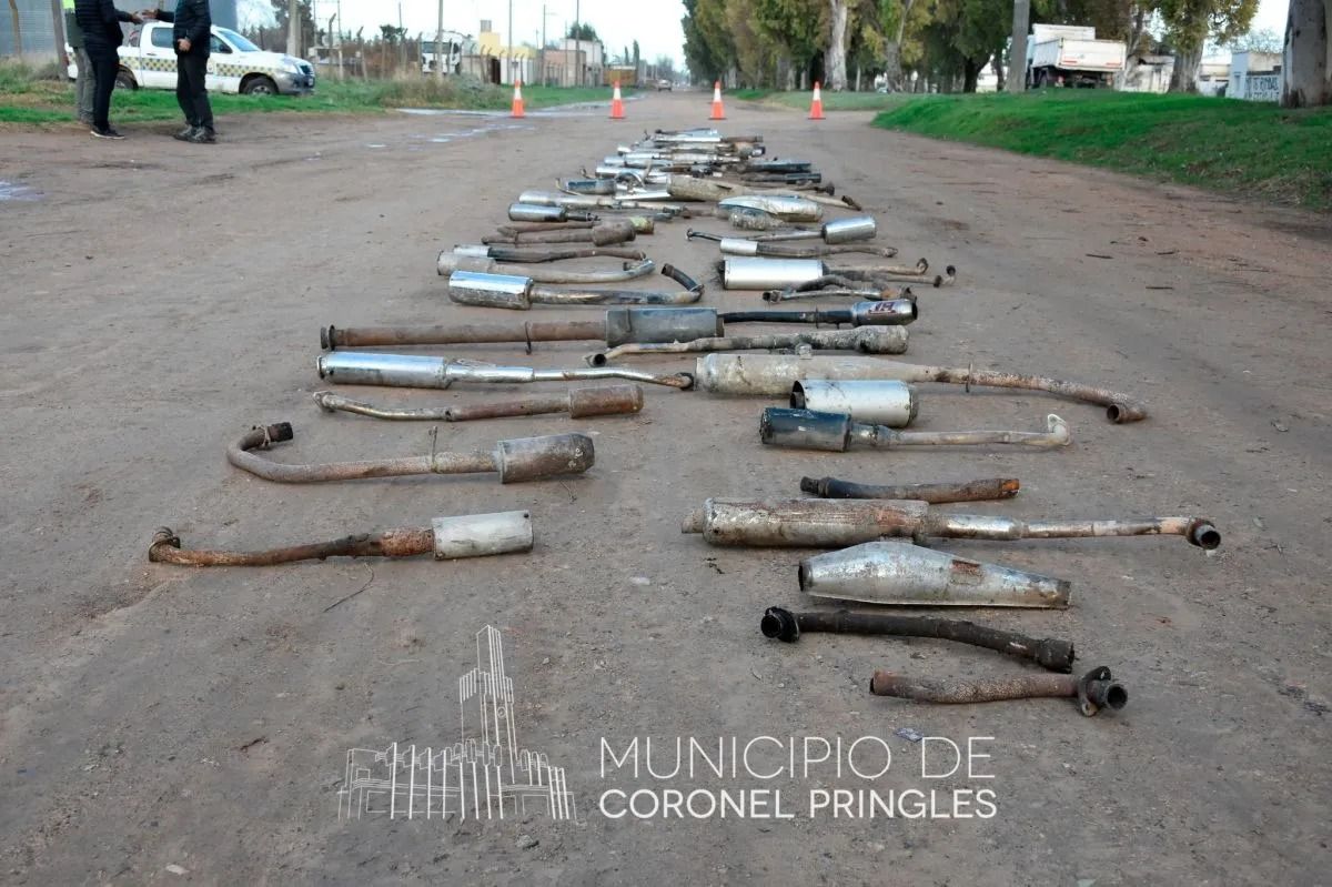 En Coronel Pringles destruyeron los caños de escape que no cumplen con la normativa vigente