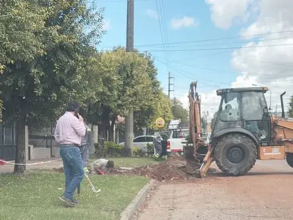 Corte de energía por trabajos de una retroexcavadora del EDOS