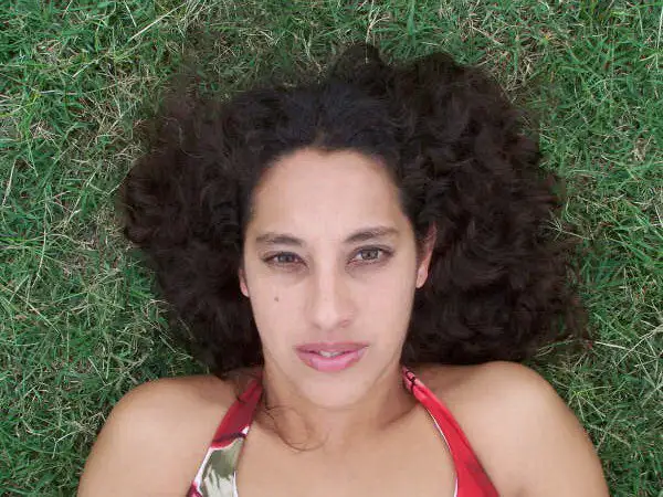 Claudia Almada, reconocida en el país y distinguida en España