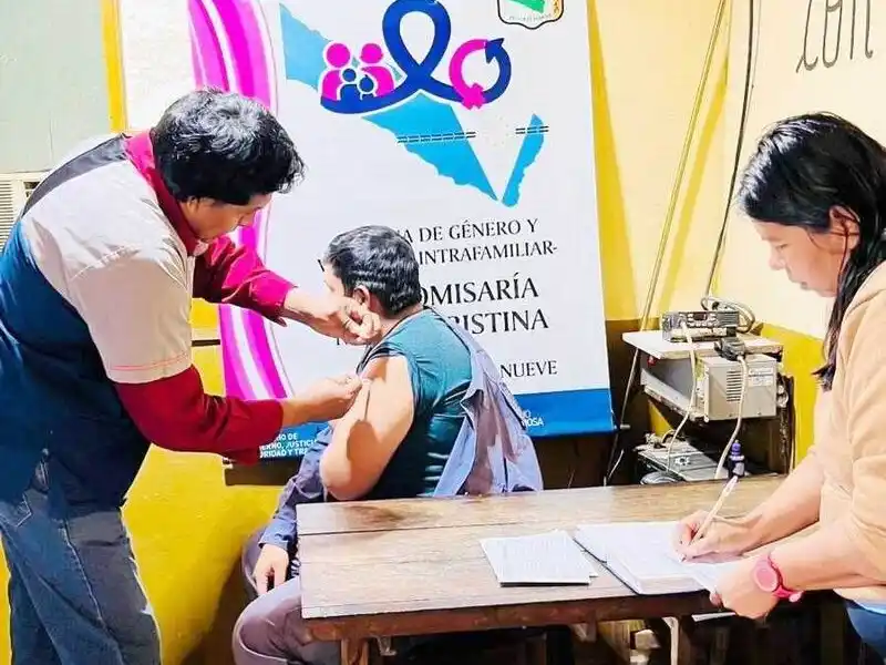 Vacunación antigripal para el personal de la 
Policía de la provincia en todo el territorio