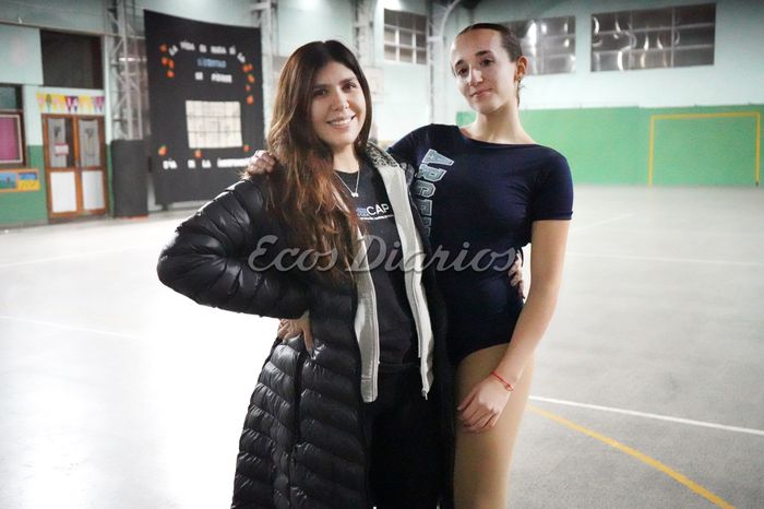 Sophie Lacoste, junto a su entrenadora Romina Donadio Calvo