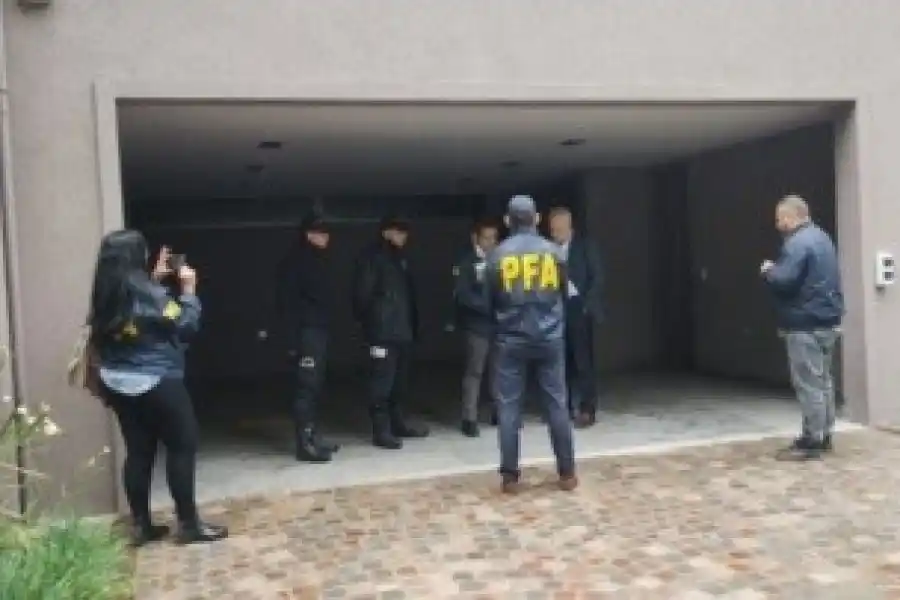 600 mil dólares, joyas, relojes, celulares y una importante suma de pesos fueron secuestrados de la casa de Sofía Clerici