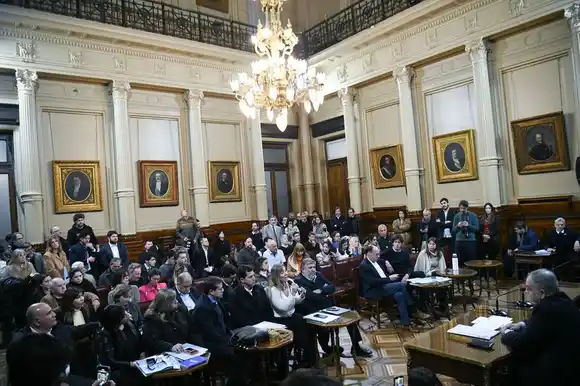Senadores autoconvocados abren la comisión de Presupuesto sin una citación de su presidente Atauche