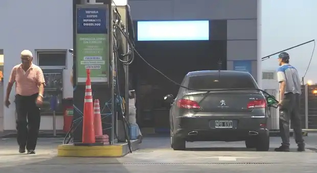Retracción en el consumo luego del inesperado aumento de la nafta