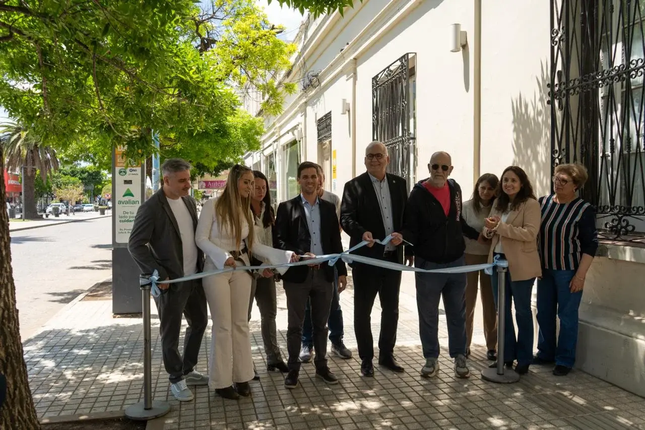 Viotti inauguró la renovación de veredas en Bv. Santa Fe: "Tenemos un centro mucho más lindo, hay que dotarlo de vida"